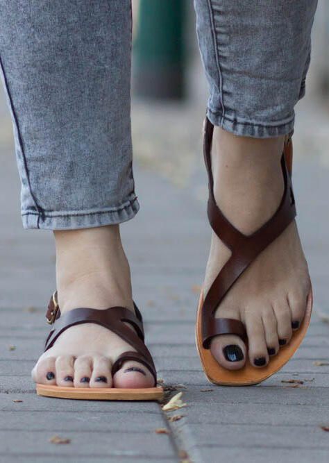 Solid Buckle Strap Flat Sandals -Coffee