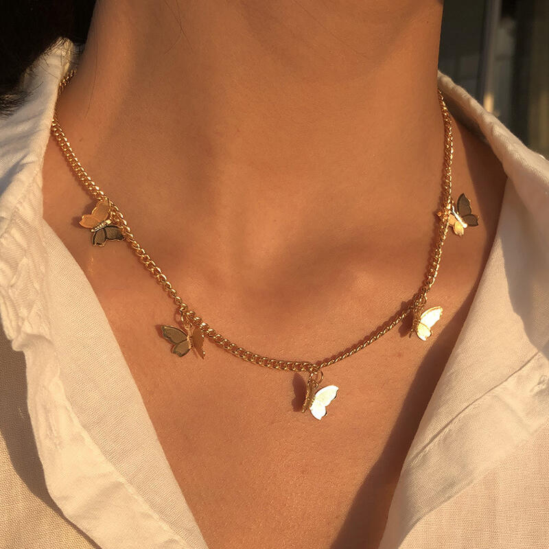 

Women's Fashion Butterfly Pendant Necklace, Gold, 466819