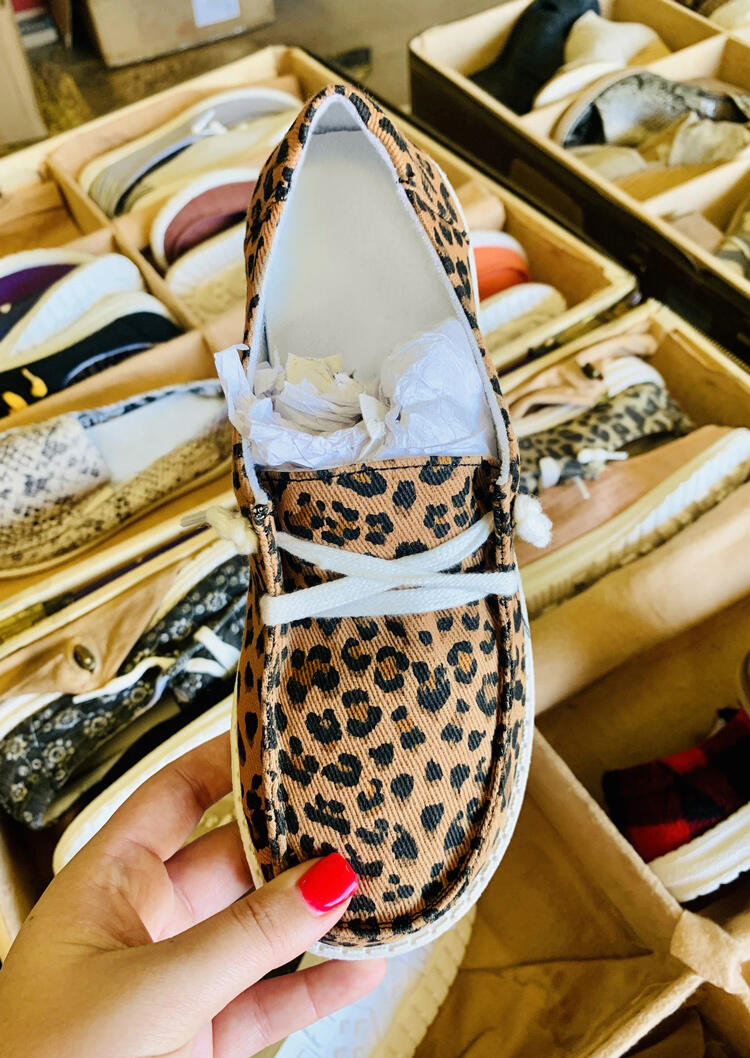 leopard lace up round toe flat sneakers