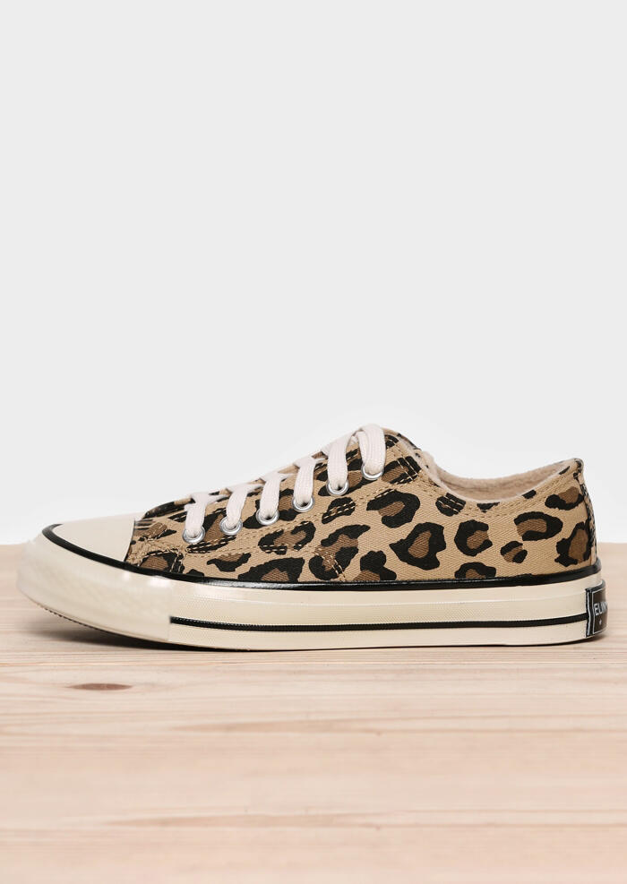 Leopard Printed Lace Up Canvas Sneakers