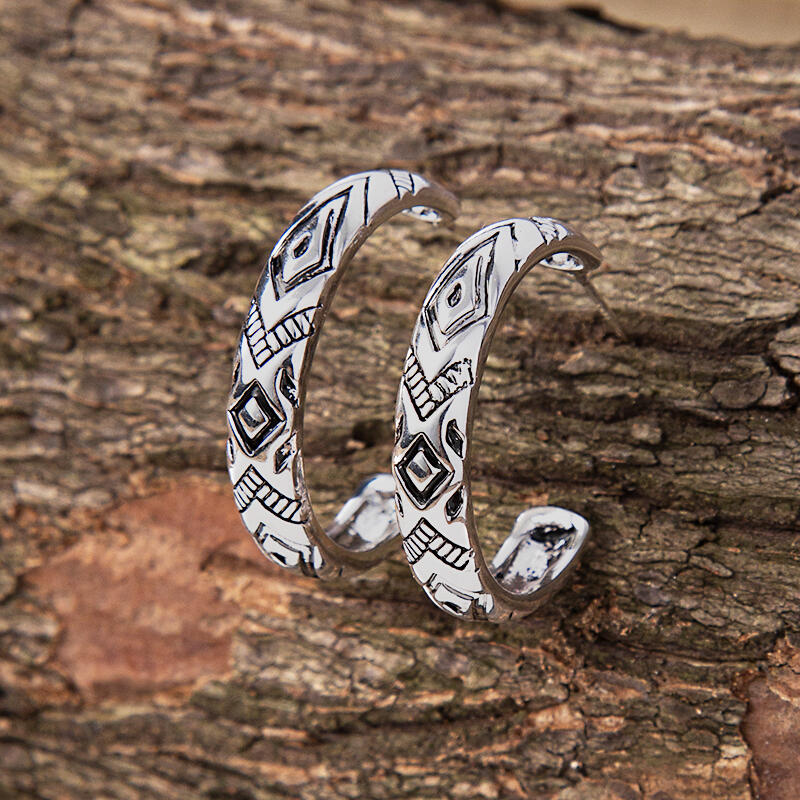 

Geometric Totem Carved Maxi C-Shaped Alloy Earrings, Gold, 483961
