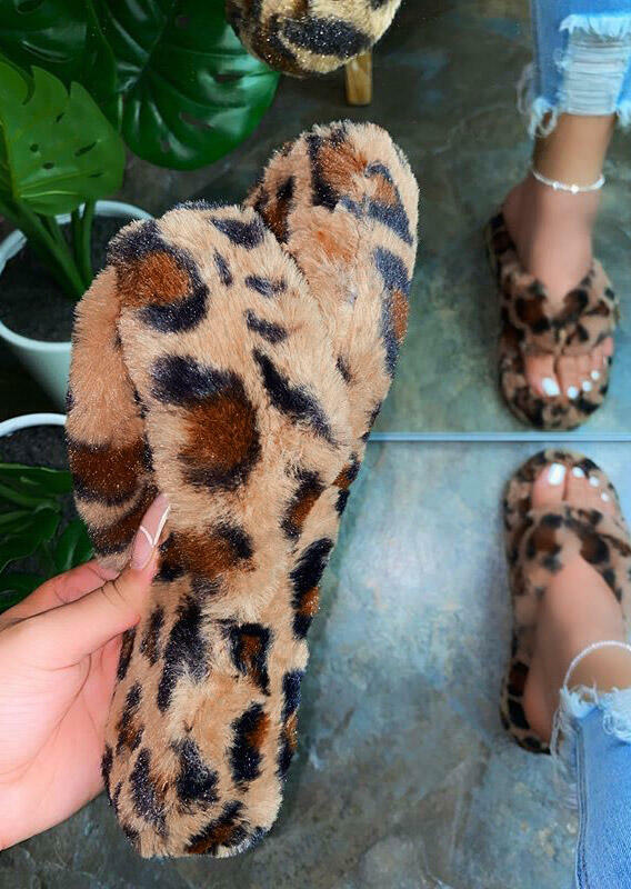 

Leopard Plush Cozy Flip Flop Slippers, 487816
