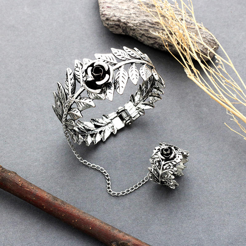 

Vintage Carved Flower Leaf Finger Ring Bracelet, Silver, 498620