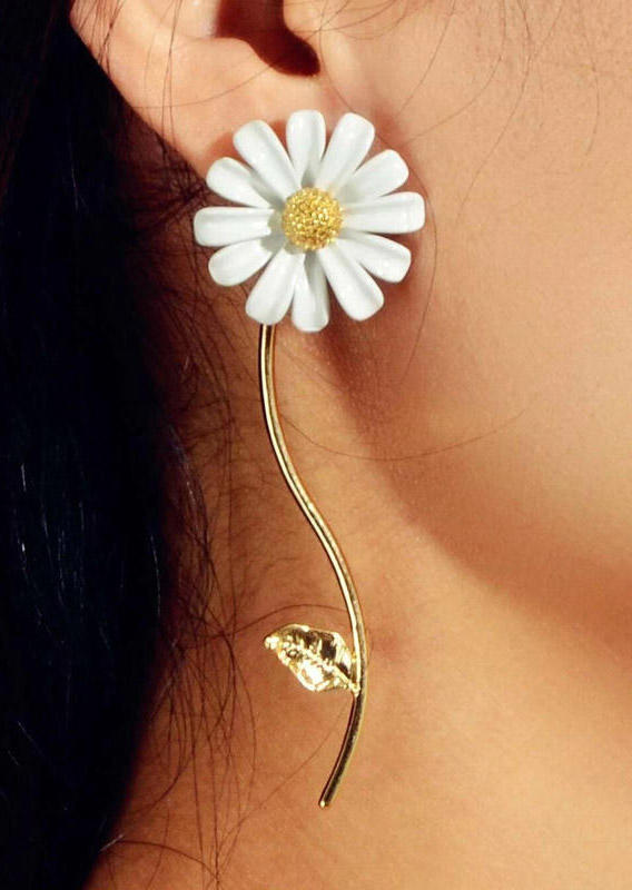 

Daisy Asymmetric Stud Earrings - White, 501047