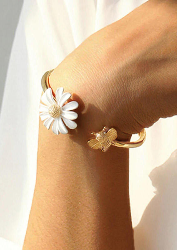 

Daisy Bee Open Adjustable Alloy Bracelet, Gold, 502745