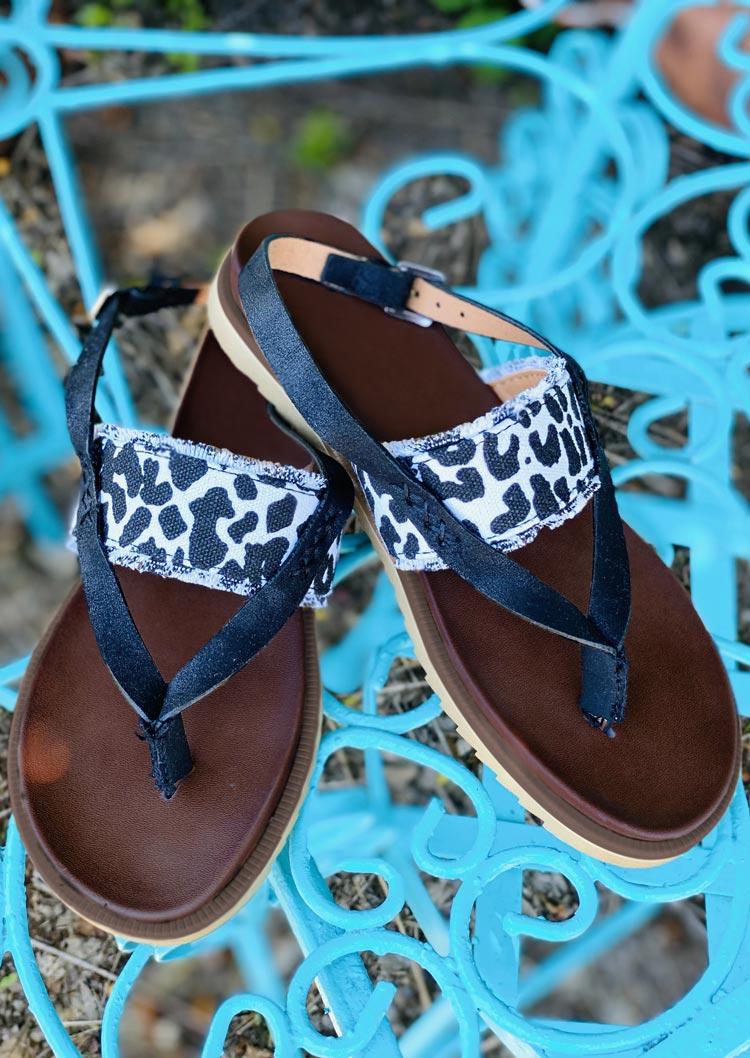 

Leopard Buckle Strap Thong Flat Sandals, 506256