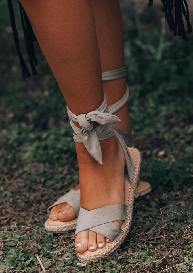

Summer Cross Tie Ankle Strap Flat Sandals, Gray, 507817
