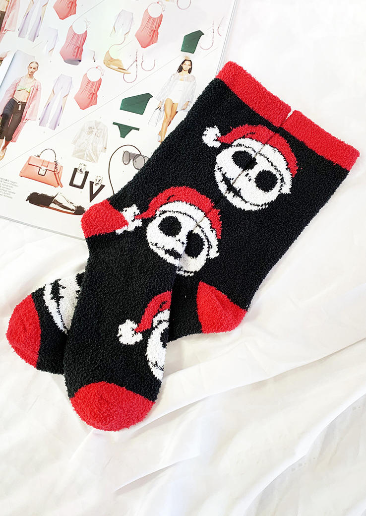 

Christmas Hat Skull Casual Crew Socks, Black, 523650
