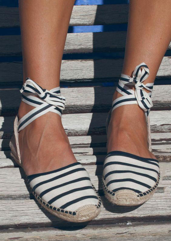 

Striped Tie Closed Toe Flat Sandals - White, 532230