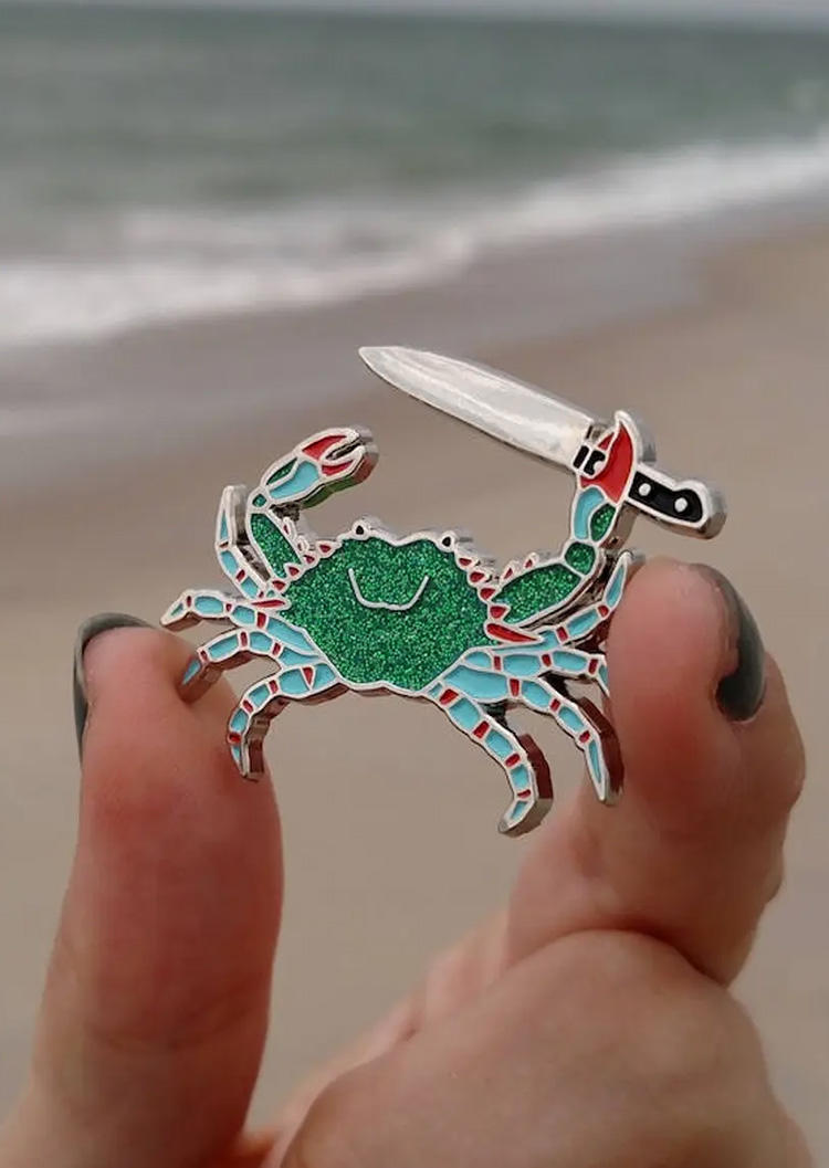 

Cute Beach Crab Holding Knife Brooch, Multicolor, SCM001739