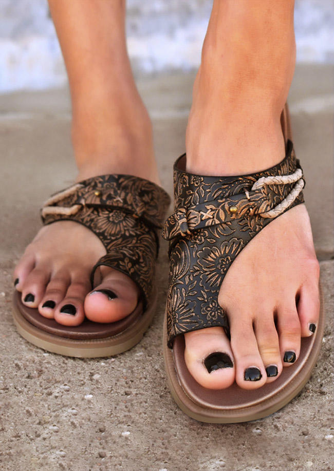 

Floral Tooled Pattern Flip Flops Flat Slippers - Dark Brown, SCM002367