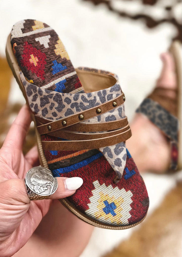 

Aztec Geometric Leopard Rivet Slippers, SCM004664