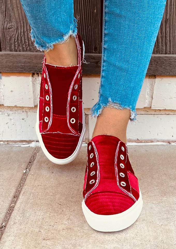 

Slip On Round Toe Flat Sneakers - Red, SCM008591