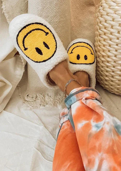 

Smiley Fuzzy Flat Casual Slippers, Multicolor, SCM010338
