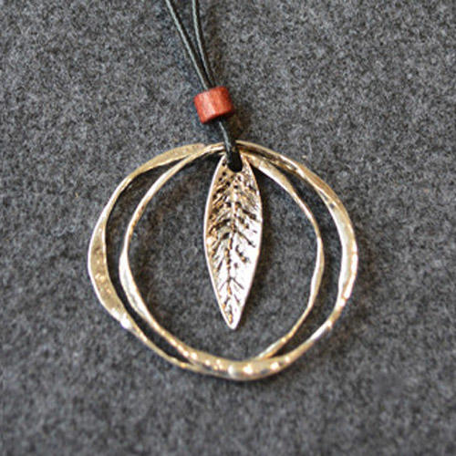 Leaf Double Circle Pendant Necklace
