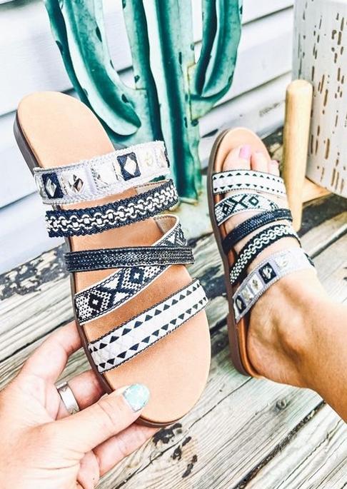 

Aztec Geometric Hollow Out Round Toe Flat Slippers - Black, SCM013557