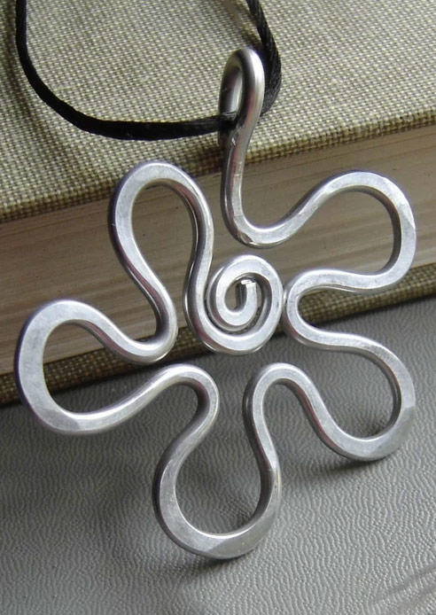 

Floral Hollow Out Pendant Necklace, Silver, SCM018131