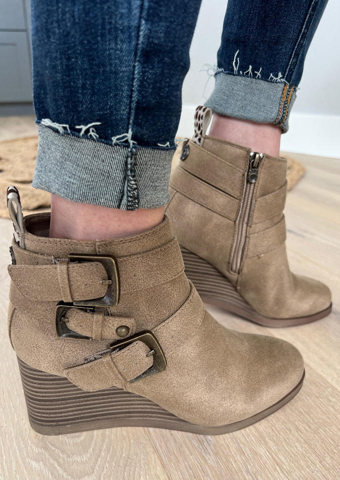 

Zipper Buckle Strap Wedge Boots - Khaki, SCM021319